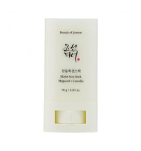 Cargar imagen en el visor de la galería, MATTE SUN STICK: MUGWORT + CAMELLIA (SPF 50+ PA++++)