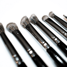 Cargar imagen en el visor de la galería, EYE ESSENTIAL Set 7 Brochas- Smokey Luxe - Arantza Cosmetics