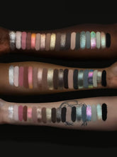 Cargar imagen en el visor de la galería, ||PREVENTA||   Smoulder®Palette COSMIC BRUSHES

