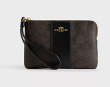 Cargar imagen en el visor de la galería, ||PREVENTA|| corner zip wristlet COACH
