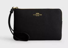 Cargar imagen en el visor de la galería, ||PREVENTA|| corner zip wristlet COACH
