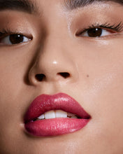 Cargar imagen en el visor de la galería, ||PREVENTA|| FENTY BEAUTY - Gloss Bomb Heat Universal Lip Luminizer FIUSCHA FLEX

