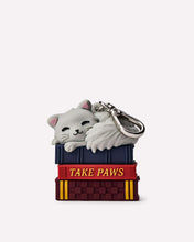 Cargar imagen en el visor de la galería, BATH AND BODY WORKS Book Stack Cat HOLDER
