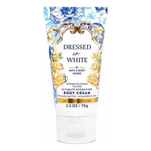 Cargar imagen en el visor de la galería, BATH AND BODY WORKS dressed in white TRAVEL SIZE
