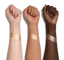 Cargar imagen en el visor de la galería, MORPHE X AVANI GREGG WHOA GLOW FACE &amp; BODY ILLUMINATOR
