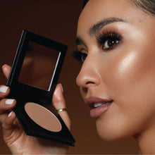 Cargar imagen en el visor de la galería, ARACELI BEAUTY- TEQUILA HIGHLIGHTER
